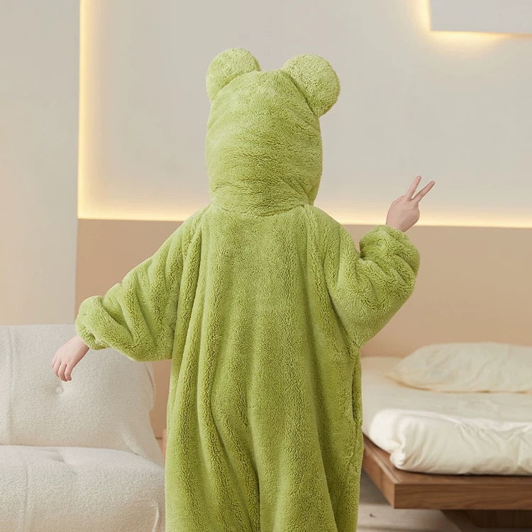 The Cozy Frog Blanket